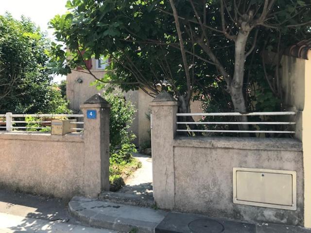 Chambre Climatisee Avec Sdb Privee Dans Une Villa Avec Piscine Ouverte D'Avril A Mi Octobre Marseille Exterior photo